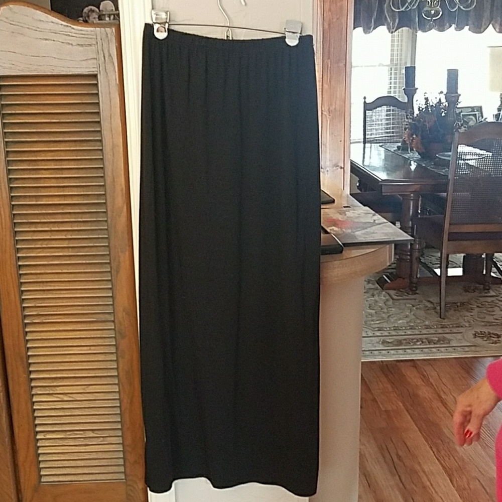 Blk maxi skirt